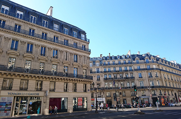 現在もパリに残るオスマン建築様式（オペラ大通り）
